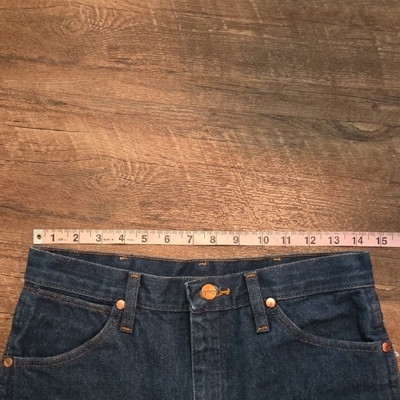 Wrangler Blue Jean Shorts with Distressed Frayed Hem Size 29/8 - Picture 6 of 11